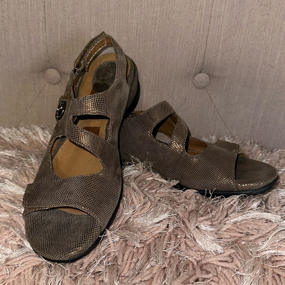Clark’s Artisan Tiffani Metallic Sandals